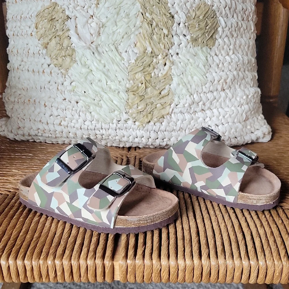 NWOT, Lily & Dan camo sandals, size 7/8
